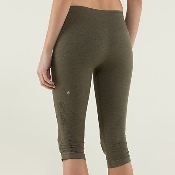 SOLD Lululemon flow crops, army fatigue green 6 - Picture 4 of 4