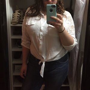 🚫SOLD🚫White Button Up w/ Lace Back and Front Tie