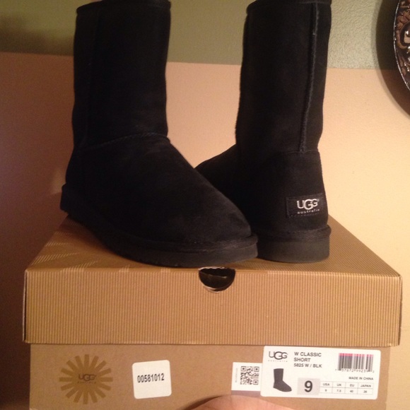All black Classic UGGs