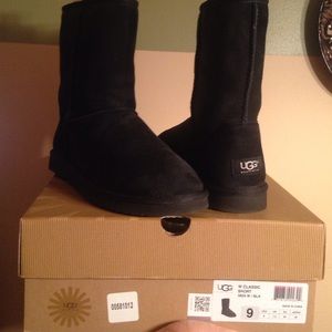 All black Classic UGGs