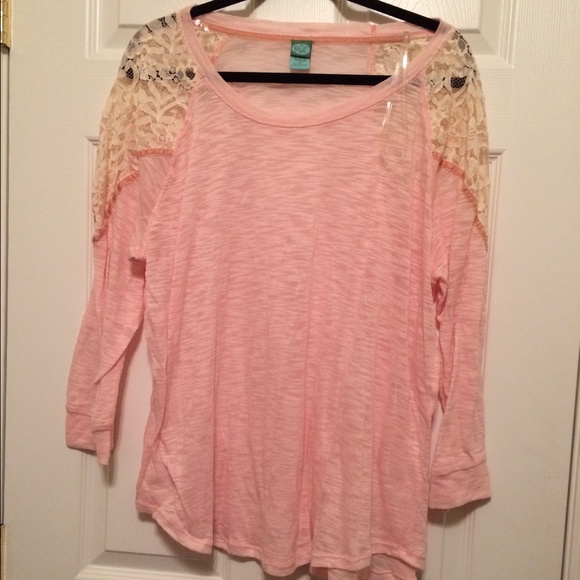 Pale pink lace blouse / shirt. 2x.