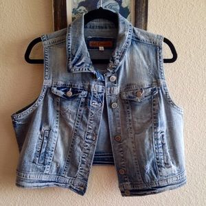 Reserved for @alma0421 😍 Distressed Denim Vest