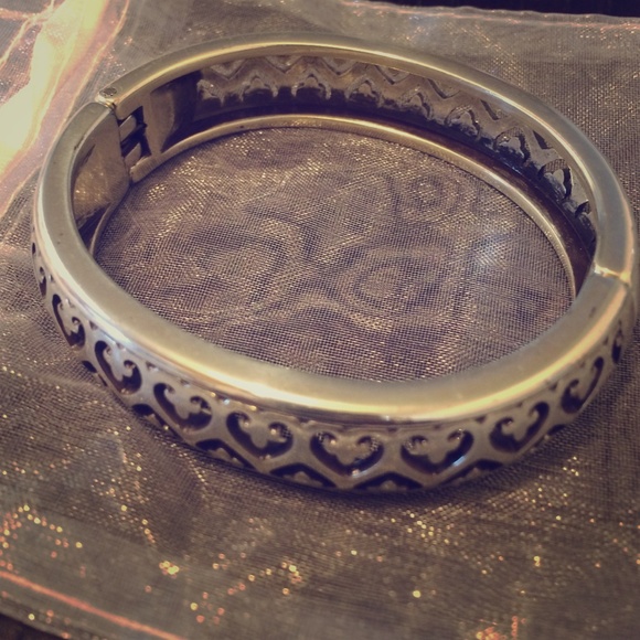 Silver Brighton bracelet with beautiful details!