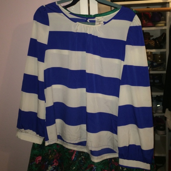 Blue and white stripe boutique blouse sz large