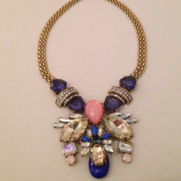 Gorgeous statement necklace