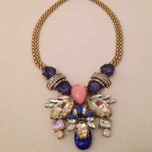 Gorgeous statement necklace