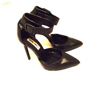 Steve Madden Black Leather Pumps