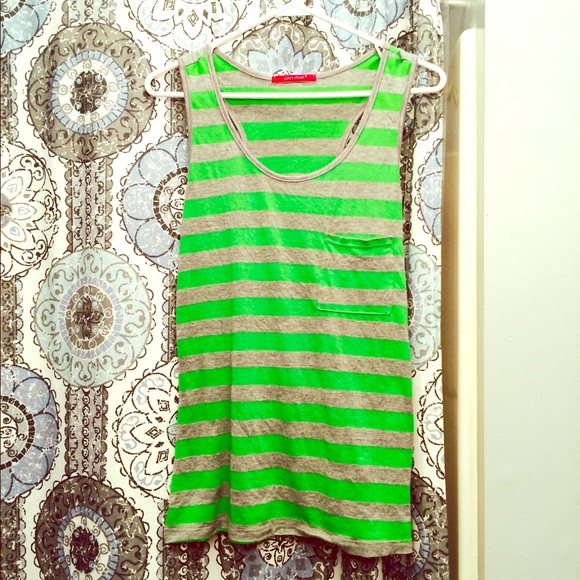 Fluorescent green and grey tank