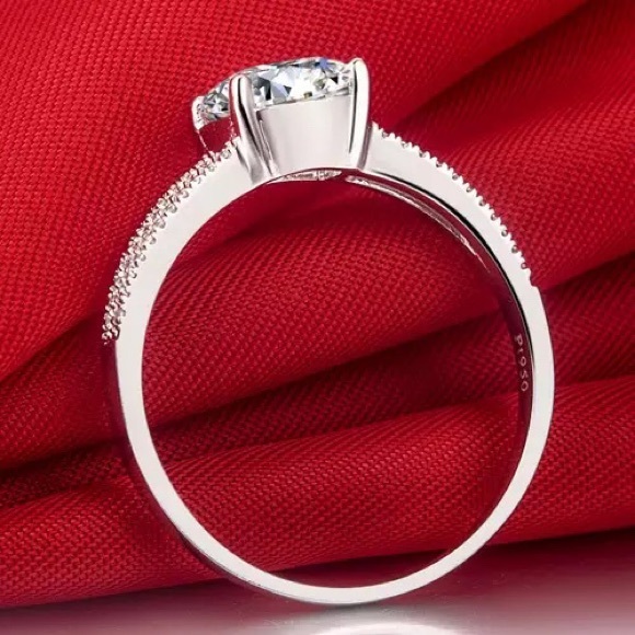 Women’s Romantic lab diamond Ring - Picture 3 of 3