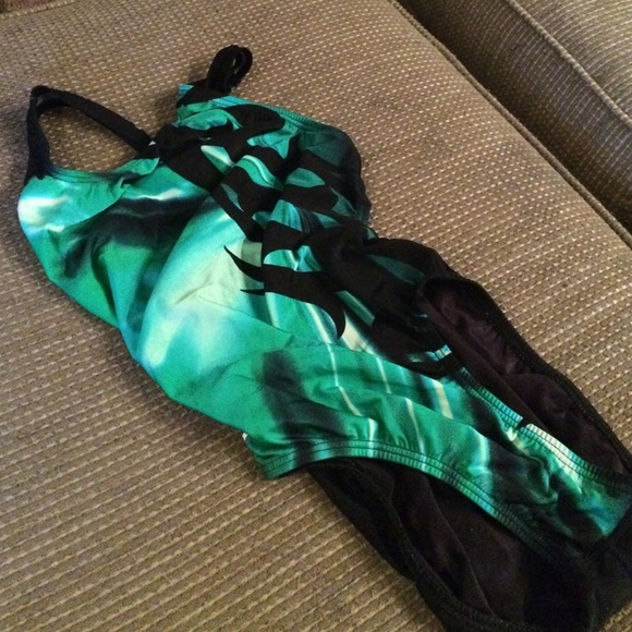 One piece swim suit - Picture 1 of 1