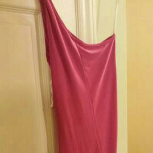 A DRESS - Picture 3 of 4