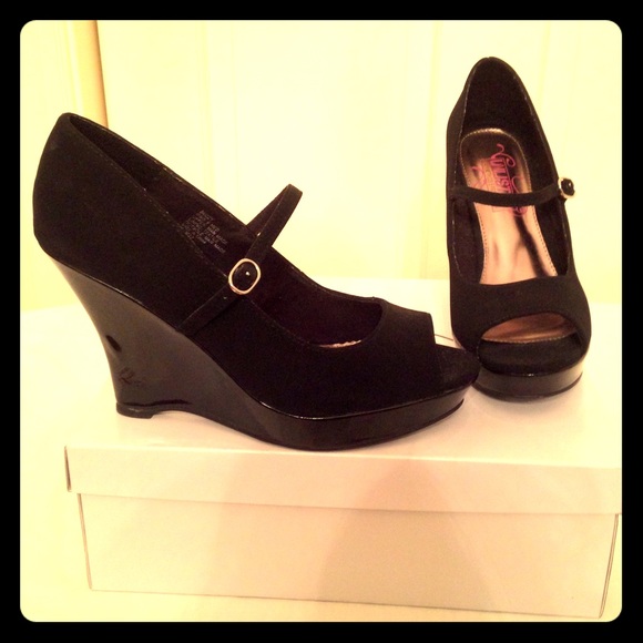 Kenneth Cole Unlisted Collection Wedge Heels