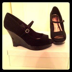 Kenneth Cole Unlisted Collection Wedge Heels