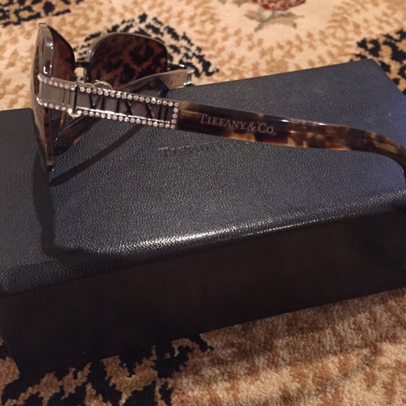 TIFFANY & CO. SUNGLASSES