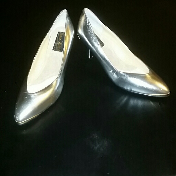 Silver pumps - Picture 1 of 1