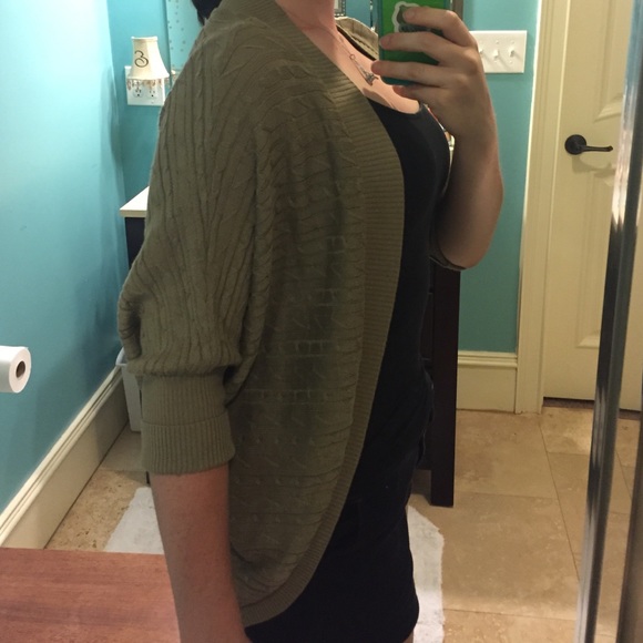 Trendy Beige Cardigan! Size M - Picture 2 of 3