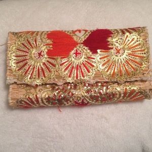 Beaded clutch