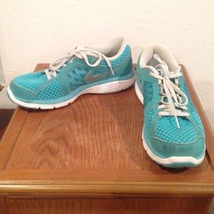 NIKE Turquoise Dual Fusion Run SIZE 9