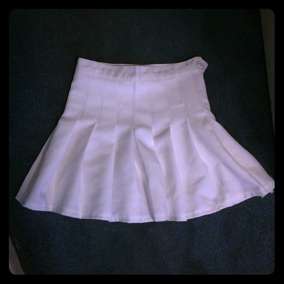 White American Apparel Pleated Skirt