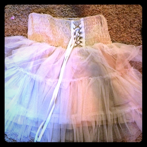 x Beige Tutu x