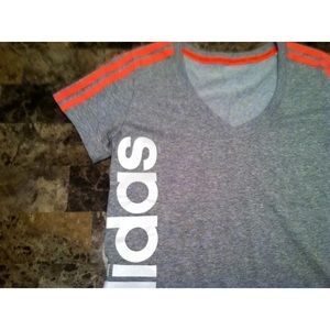 Sporty Adidas 3 strip v neck