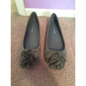 gray flower flats