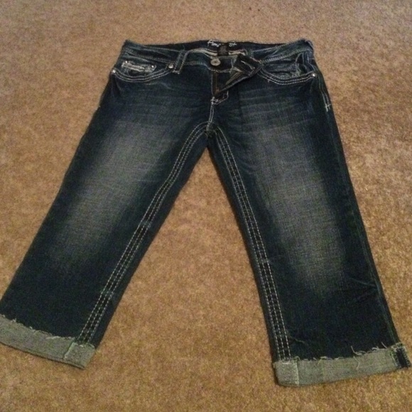 Cute Capris💙 - Picture 3 of 3