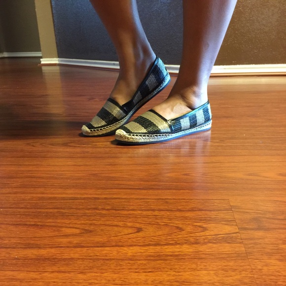 ✋🏻sold✋🏻  Authentic Burberry espadrilles - Picture 4 of 4