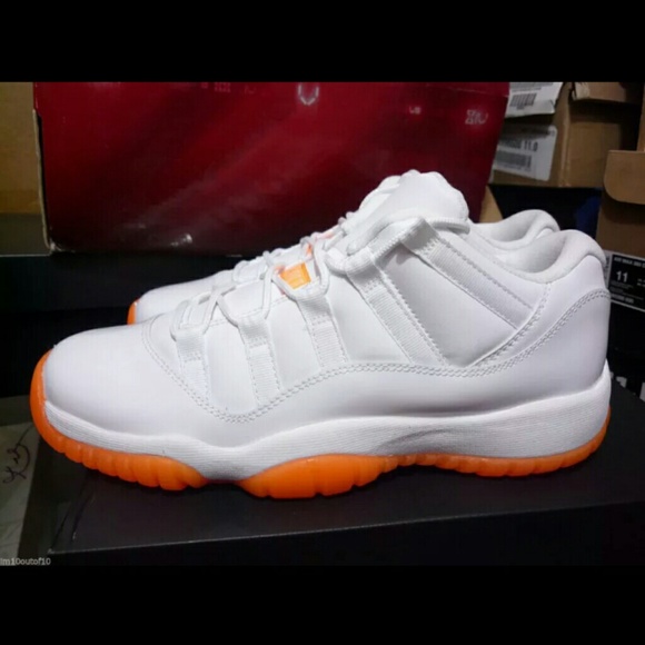AIR JORDAN 11 LOW CITRUS SIZE 7
