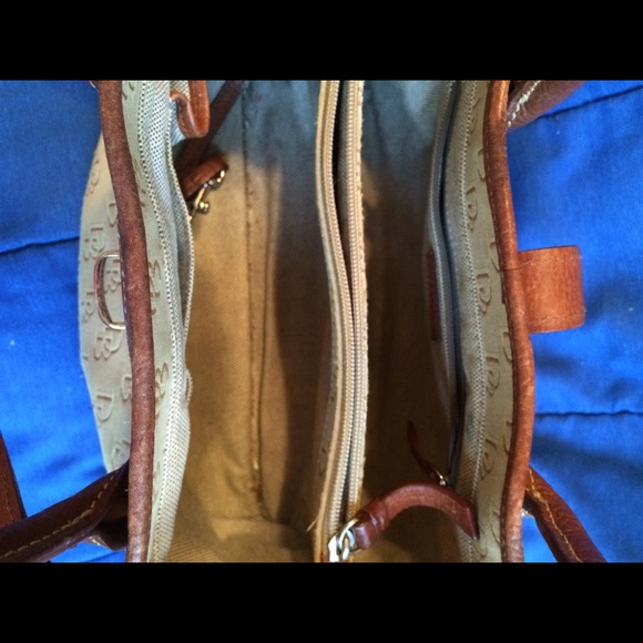 Dooney and Bourke purse - Picture 3 of 3
