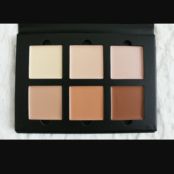 Anastasia Cream contour