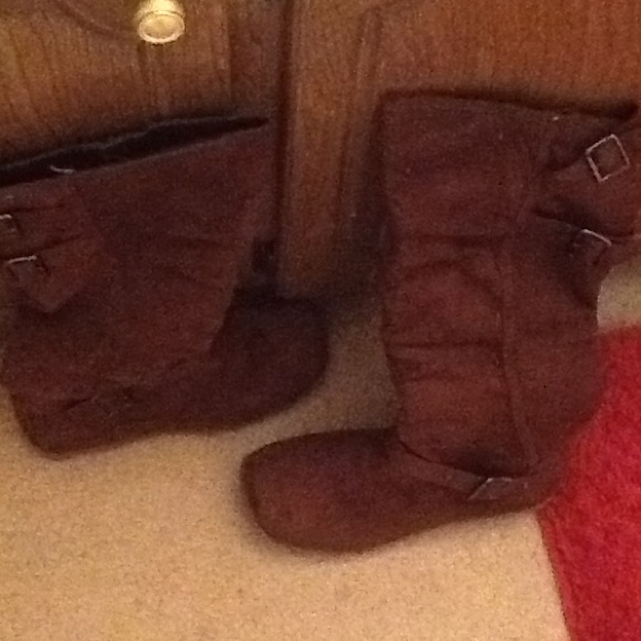 Knee boots