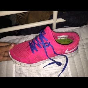 A pair of pink free runs . Good condition 7.5/8