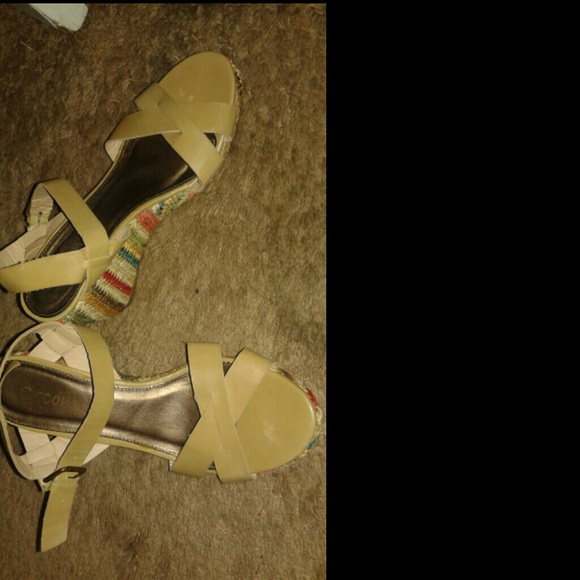 Tan multi colored wedges - Picture 1 of 1