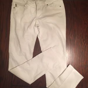 White skinny jeans