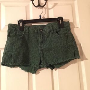 Green Animal Print Size 11 Shorts