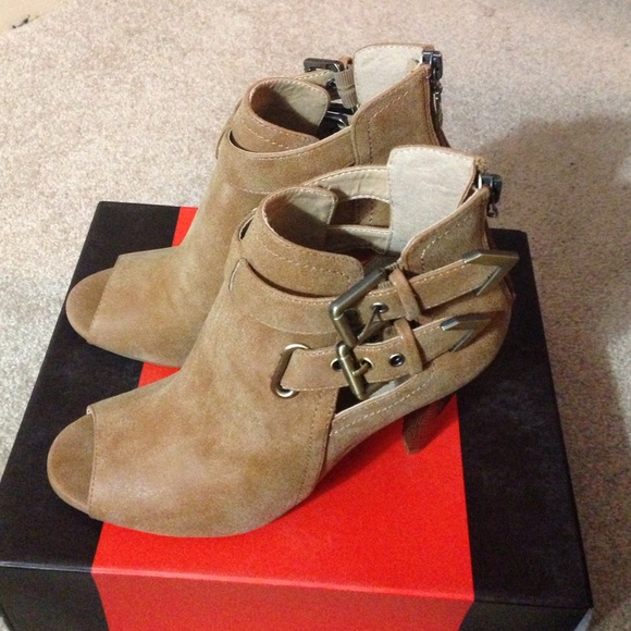 GUESS DALEY - Picture 1 of 4