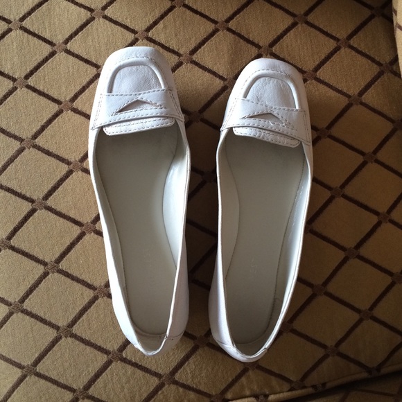 Nine West leather flats