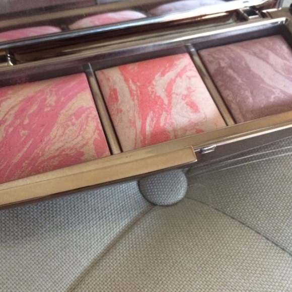 Hourglass Ambient Lighting Blush Palette- Sold out