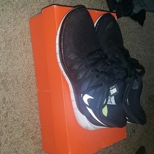 BACK ON SALE!!!!!!!!!! BLACK NIKE FREE RUNS