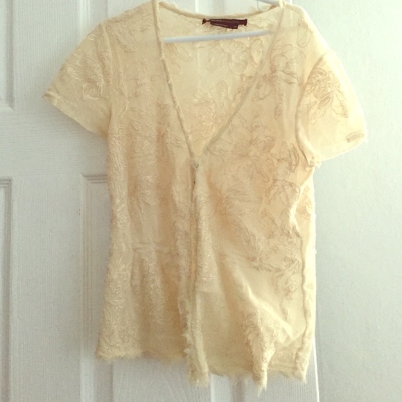 BCBg lace jacket/top can be worn open it closed