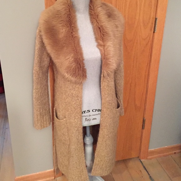 Sweater jacket with faux fur collar