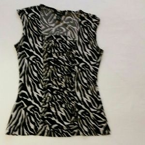 BLACK AND WHITE TOP.