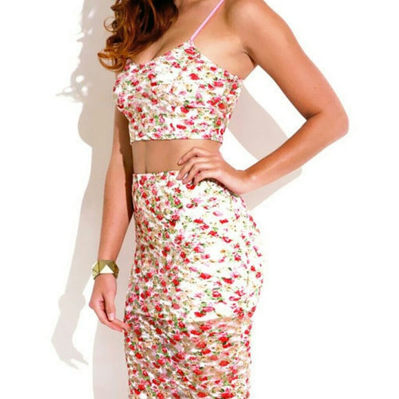 🎉HP: Insta-Chic 🎉 2 Piece Floral Skirt Set - Picture 2 of 4