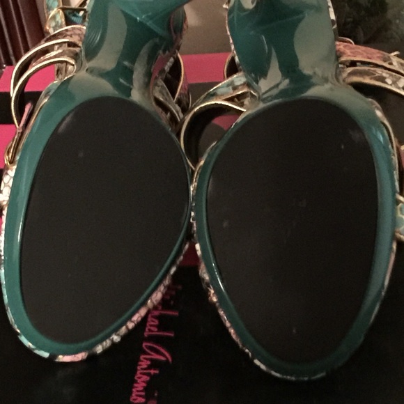 Heels - Picture 2 of 2