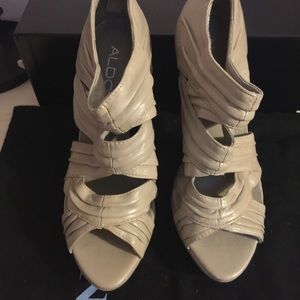 ALDO Nude Creme Leather Platform Booties 👢👢