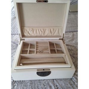 Jewelry box