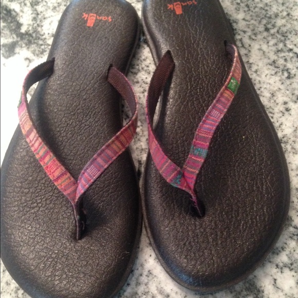 Sanuk yoga flip flops