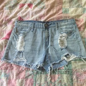 High waisted destroyed shorts