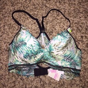 NWT vs pink sports bra